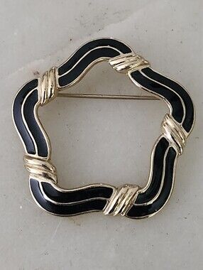 Vtg Trifari Gold-Tone & Black Enamel Star Loop Brooch